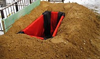 Копка могил, вынос тела